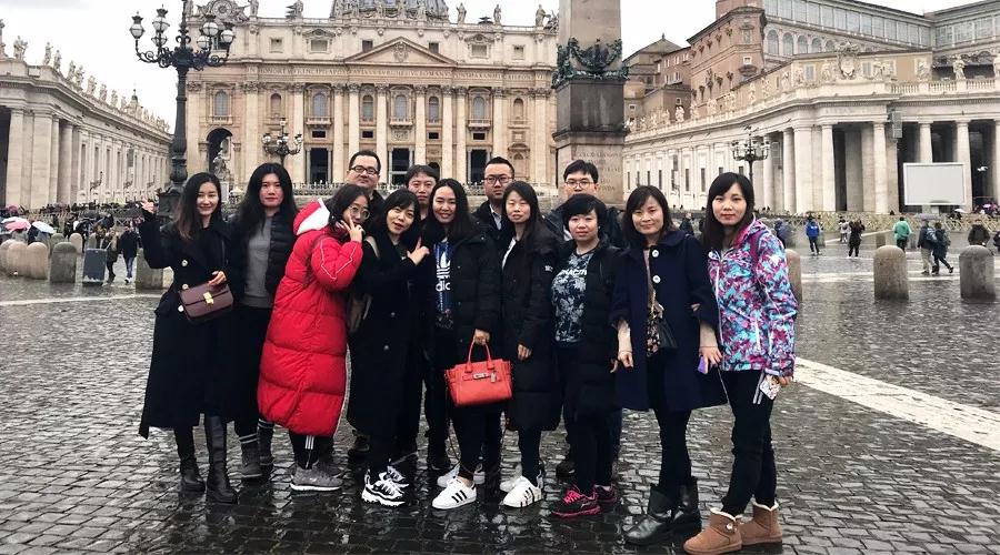 13-member Team of Houde Collection had a romantic date in Europe across 1,1622 Kilometers from Asia and Europe!